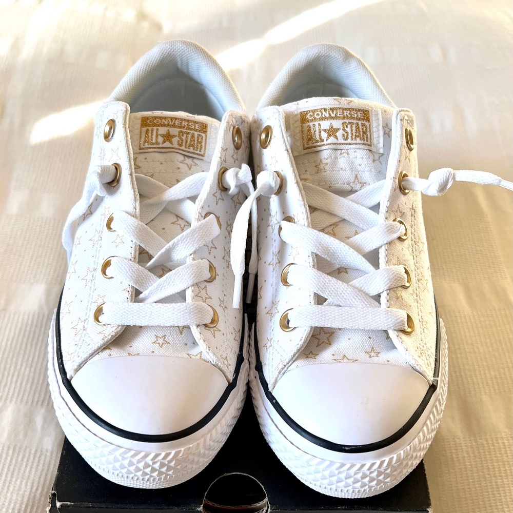 CONVERSE Chuck Taylor Low All-Star Street Slip Wht w/ Gold Stars Size 4 Kids $20